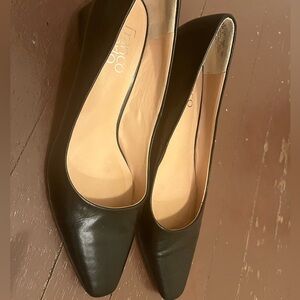 Franco Sarto Black leather pumps, a geometric heel shape, size 7.5